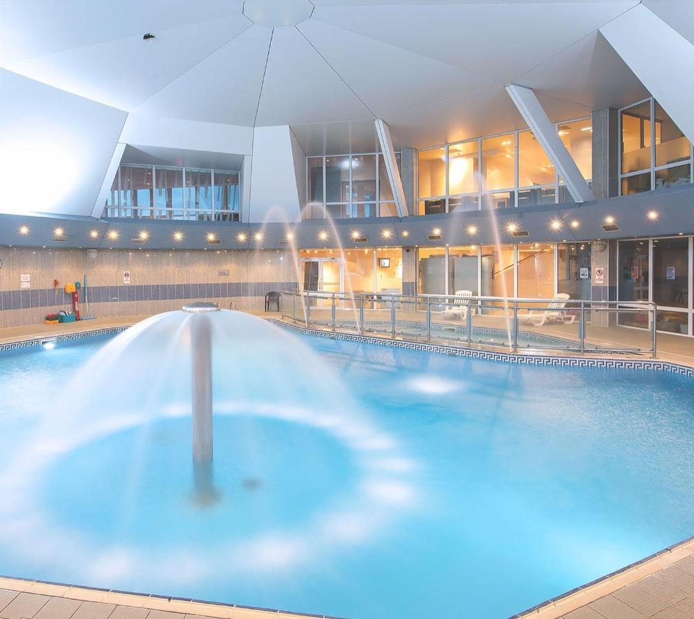 The Nineteenth, Oakridge St Mellion, Free Golf/Spa Exteriör bild